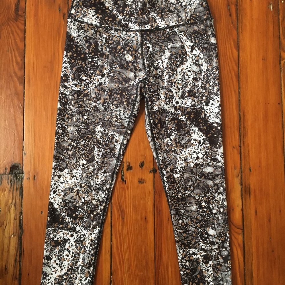Fabletics marble print capri leggings